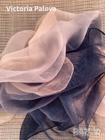 Красив въздушен шал 100% коприна, снимка 2 - Шалове - 39157222