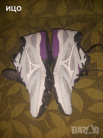 Дамски маратонки Mizuno , снимка 2 - Спортни обувки - 44439028