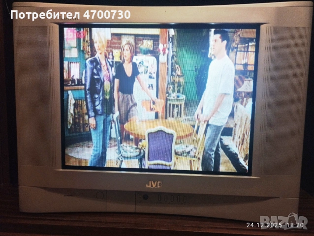 Продавам работещ телевизор JVC с кинескоп.