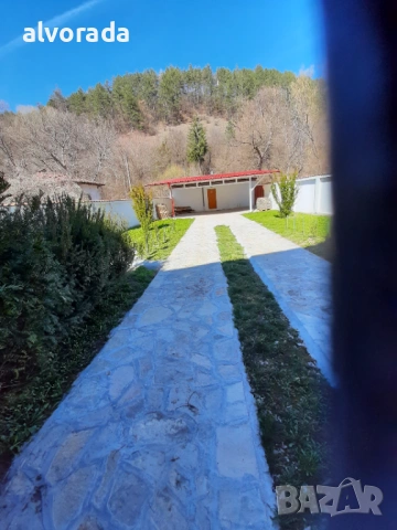 Обзаведена триетажна нова къща с гараж, снимка 2 - Къщи - 53048775