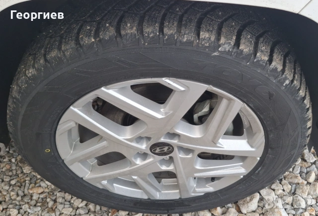 4бр. зимни гуми TOYO с шипове - внос от Швеция, снимка 2 - Гуми и джанти - 53273508