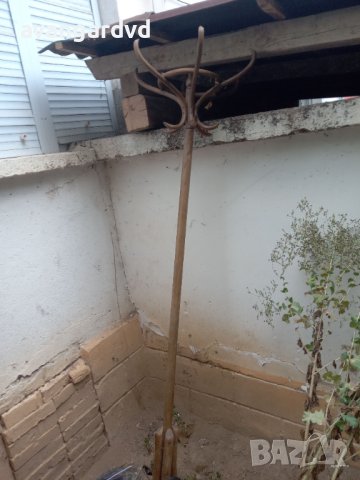 Закачалка за дрехи ретро 