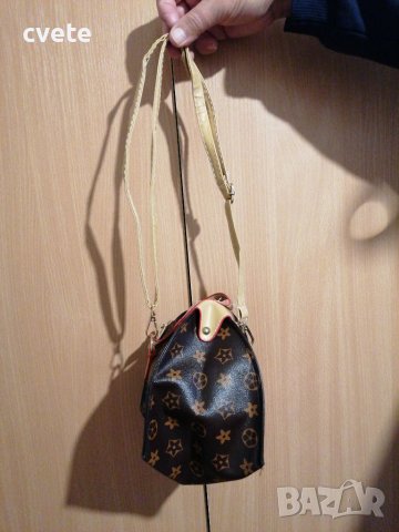Дамска малка чантичка реплика Louis Vuitton, снимка 2 - Чанти - 38638409