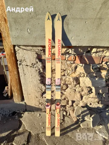 Стари Ски Atomic