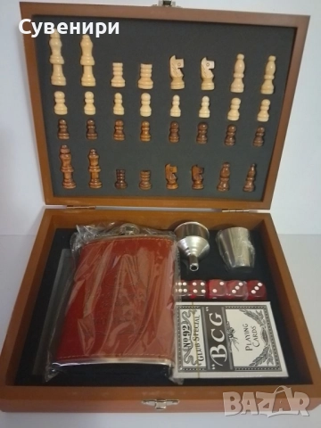 подаръчен комплект шах с карти-кафяв