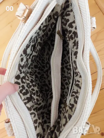 Дамска бяла чанта, снимка 4 - Чанти - 49421398