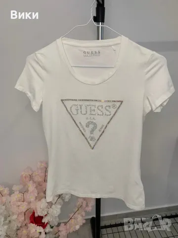 Оригинална тениска на Guess размер М, подходяща и за S, снимка 3 - Тениски - 50257674