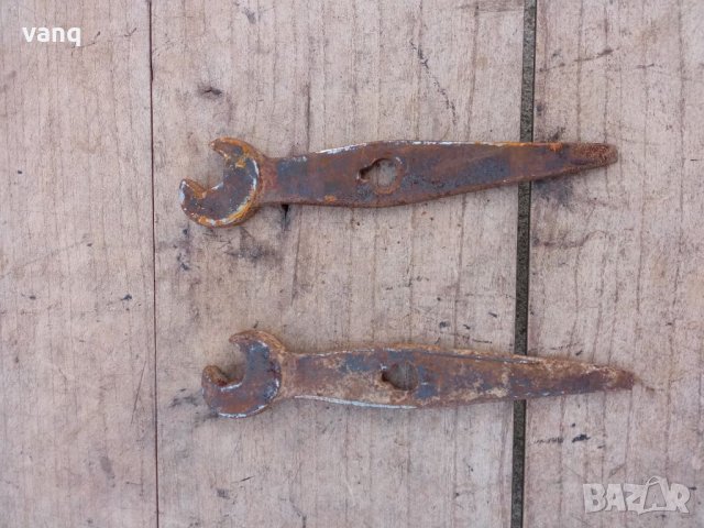 Стари ключове, снимка 1 - Гуми и джанти - 35767271