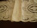 Покривка за маса бяла рязана бродерия 134 см х 42 см, снимка 3