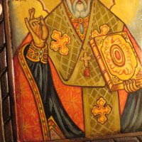 † Стара православна ръчно рисувана икона Свети Николай Чудотворец  и дърворезба с флорални мотиви., снимка 2 - Икони - 35745087