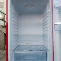 Луксозен червен хладилник ретро дизайн Amica 2 години гаранция!, снимка 5 - Хладилници - 44628773