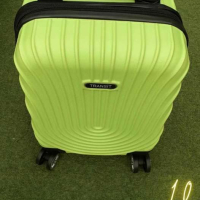 Стилен куфар с колелца за ръчен багаж с твърдо покритие , снимка 1 - Други стоки за дома - 44924153