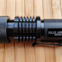 Малък прожектор Police с утравиолетова светлина / UV CREE FLASHLIGHT /, снимка 4 - Къмпинг осветление - 44807120