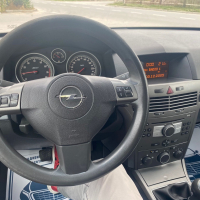 Opel Astra 1.4 Бензин, 78000 км., снимка 10 - Автомобили и джипове - 44742100