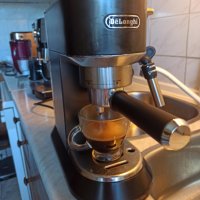 Кафемашина Делонги Дебика с ръкохватка с крема диск, работи перфектно и прави страхотно кафе, снимка 4 - Кафемашини - 41726425