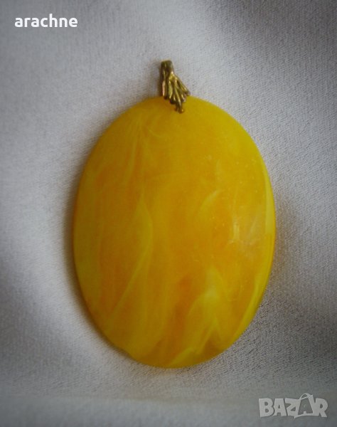 Голям медальон от кралски кехлибар, снимка 1