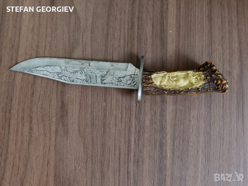 Гравиран нож, с гравирана дръжка която е направена от рог на елен.   а която е от, снимка 1