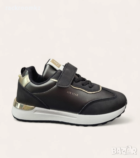 Детски маратонки в черно със златист акцент и велкро лепенка – W014295 Black, снимка 1