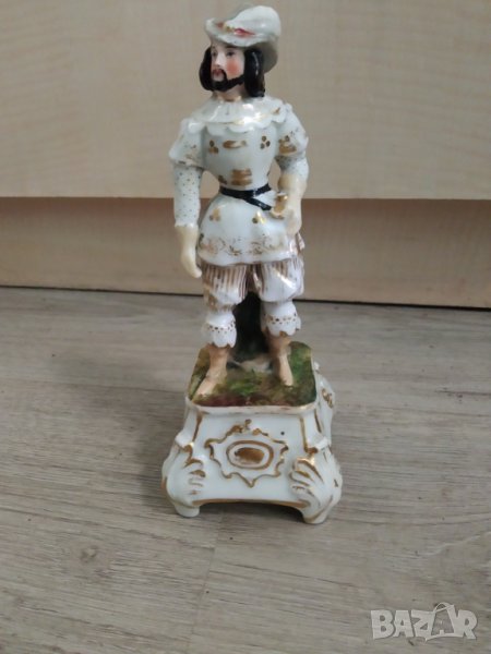порцеланова статуетка-мускетар, снимка 1