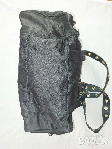 Нова Черна чанта с капси, снимка 5 - Чанти - 53602523