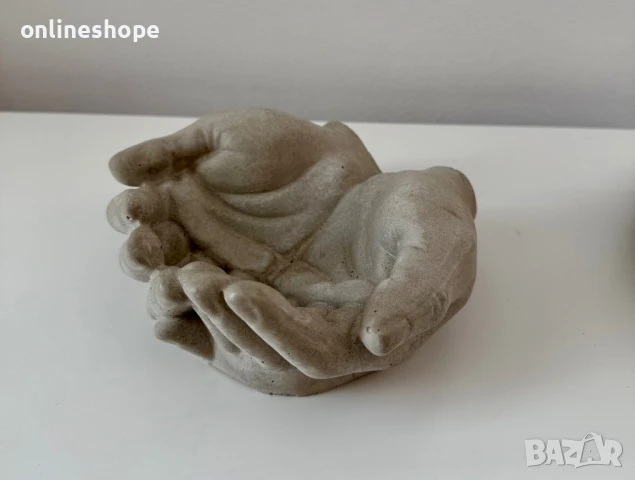 Ръчно изработена поставка „Протегнати ръце“ – стил и символика в едно, снимка 2 - Декорация за дома - 50524461