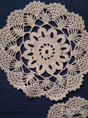 Дантелени покривки, снимка 6 - Покривки за маси - 52323636