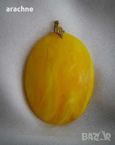 Голям медальон от кралски кехлибар, снимка 1