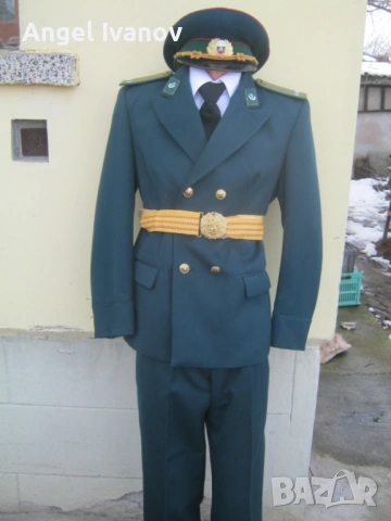 Парадна офицерска униформа на Гранични войски
