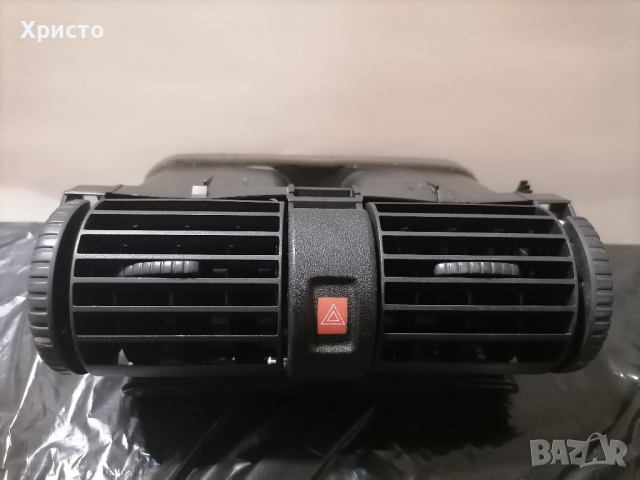 Панел с бутон за аварийни за Опел Астра г , снимка 3 - Части - 44749877