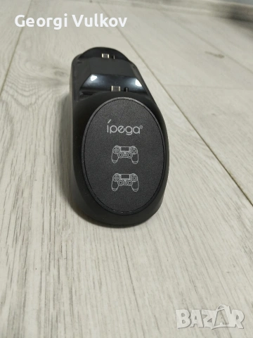 стойка за зареждане на джойстик на PlayStation 4