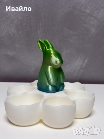 Поставка за яйца на великденско зайче.Великденска украса 