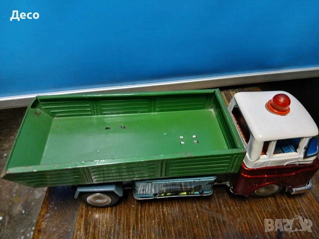 Стара ламаринена китайска играчка самосвал., снимка 4 - Колекции - 53668139