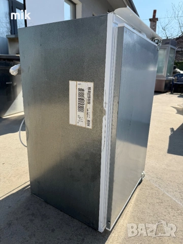 Малък хладилник за вграждане Bosch , снимка 7 - Хладилници - 53743980