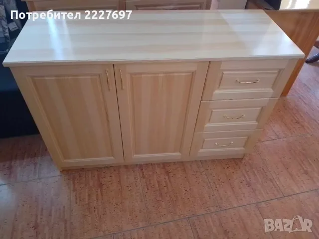 Шкаф с 2 врати и 3 чекмеджета