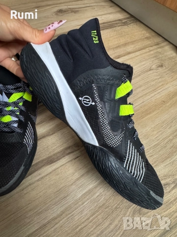Оригинални мъжки маратонки NIKE KYRIE FLYTRAP V! 42 н, снимка 3 - Маратонки - 51894773