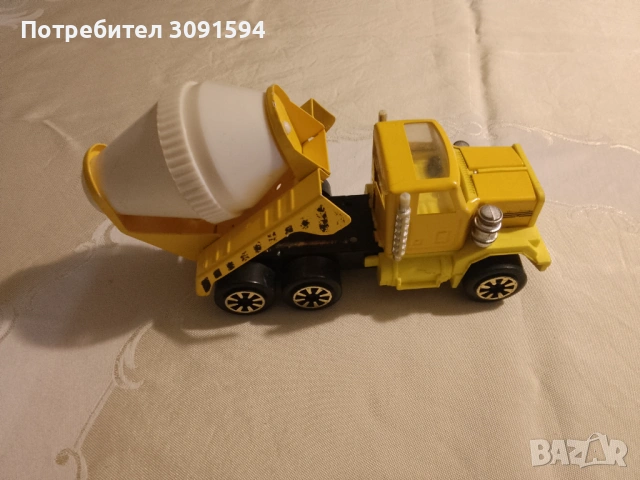 Соц ламаринено камионче бетонобъркачка, произведено в България в завода за играчки "Мир" Разград.