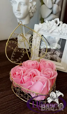 🌸  Сапунени рози в кошничка, снимка 4 - Подаръци за жени - 49059693