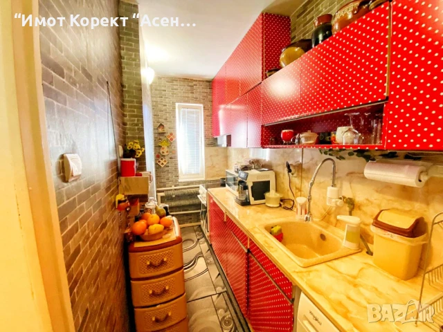 Имот Корект продава Партер, Етаж от къща, Гараж, двор и 1/2 таван, кв. Изток, снимка 12 - Етаж от къща - 51281850