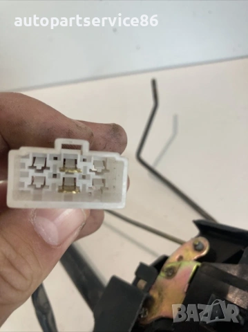 Преден десен заключващ механизъм на врата за Mazda 626 2.0 TDI Estate (2001), снимка 2 - Части - 53699991