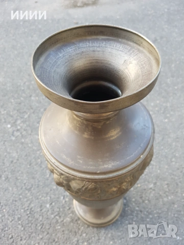 Голяма стара ваза