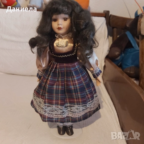 Продавам порцеланова кукла, снимка 4 - Кукли - 52158285