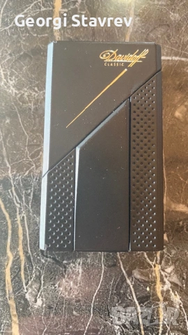 Това е луксозна метална запалка Davidoff Classic в черен цвят. 