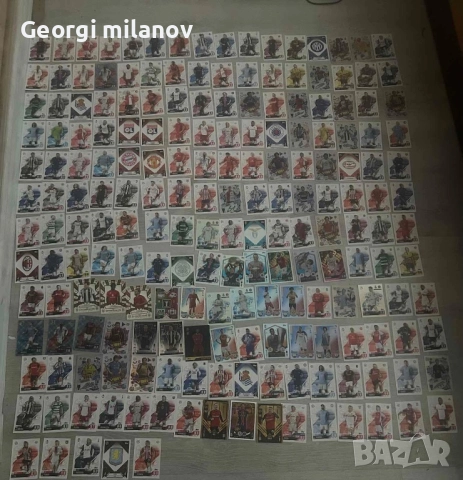 Продавам колекция от футболни карти 