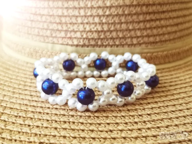 🏷️ Гривна / цвят: перлено бял и тъмно син