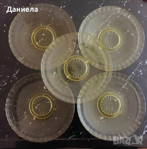 Стари стъклени чинийки за торта