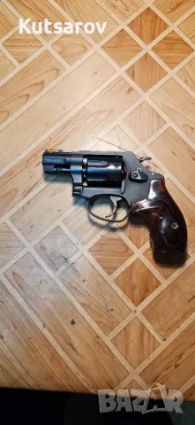 Продавам револвер „Смит и Уесън”