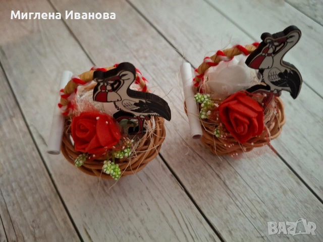 Мартеници на дървени шайбички/кошнички, снимка 9 - Ръчно изработени сувенири - 34237664