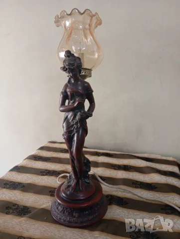 Фигуративна настолна лампа