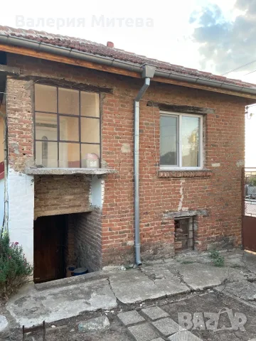 КЪЩА С ГОЛЯМ ДВОР В ЦЕНТЪРА НА С. МАЛОМИРОВО, ОБЩ. ЕЛХОВО – 30 000 €, снимка 2 - Къщи - 56172440