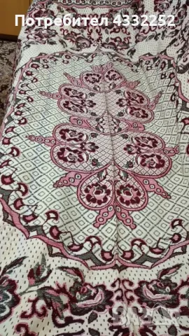 Нова жакардова покривка за маса или за легло 